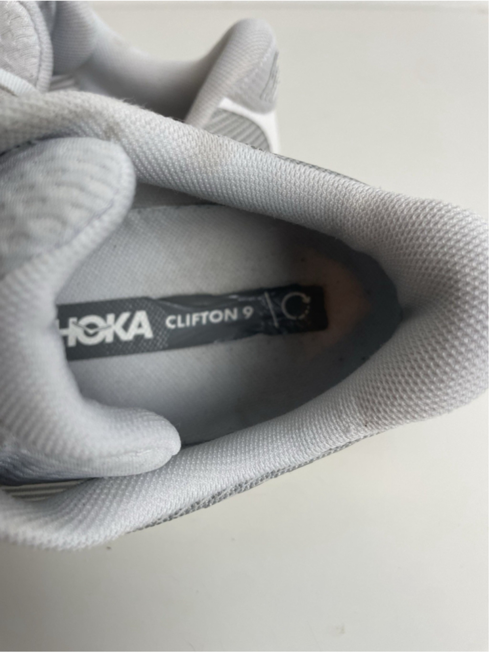 Hoka Clifton 9 Youth Kids Size 6MD Fits Women’s 7.5-8 Grey Silver Running Shoes - Picture 10 of 11